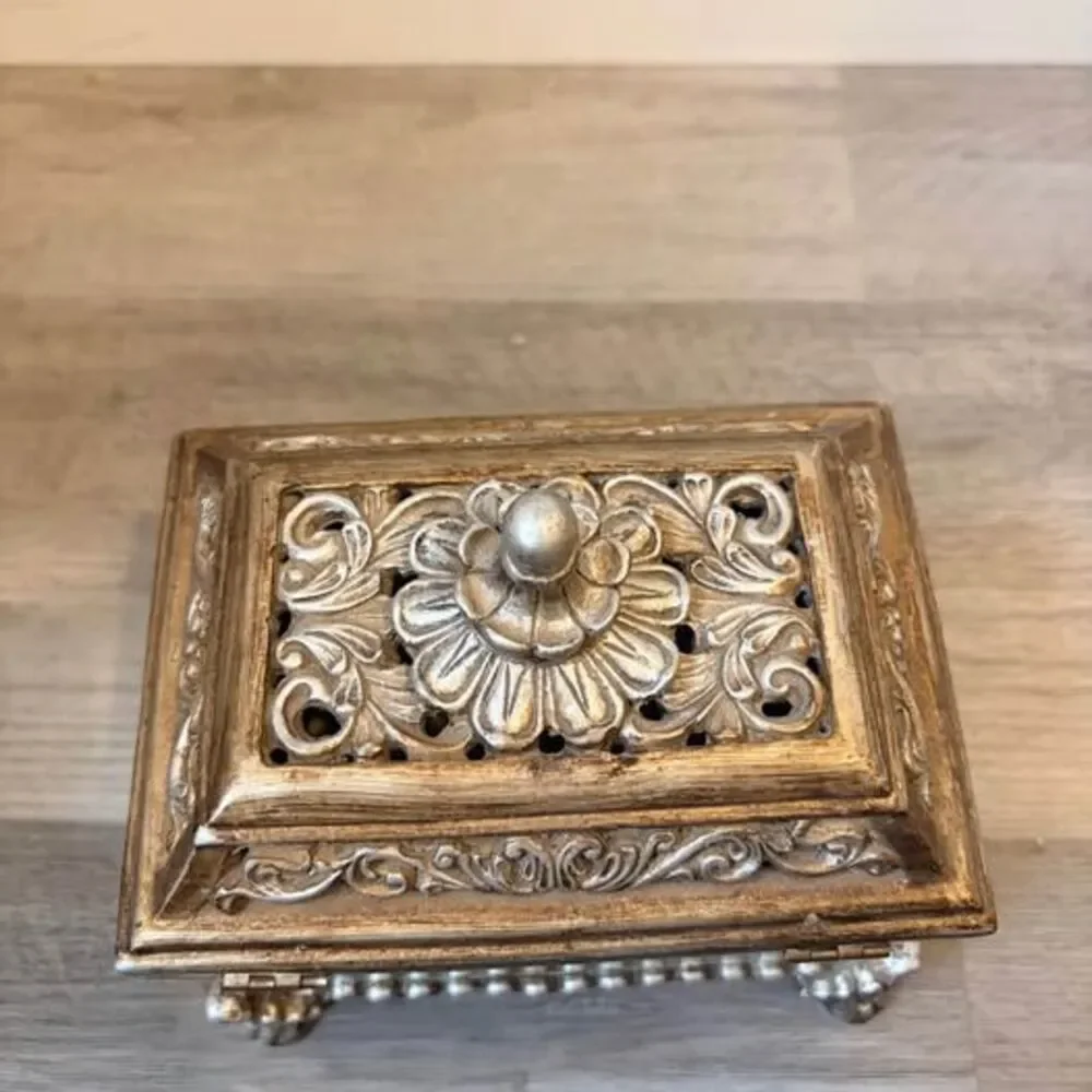 Unbranded beautiful vintage